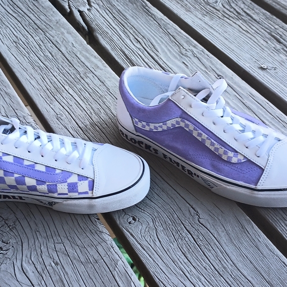 Vans - Picture 13 of 16